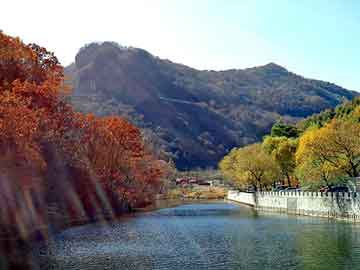 正新澳门二四六天天彩，青岛女孩